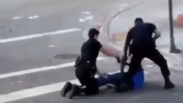 Policjant poraził swojego kolegę paralizatorem