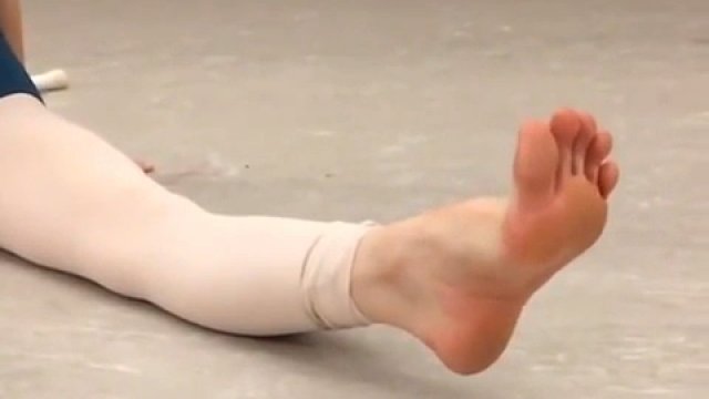 Tak wygląda stopa baleriny. Robi wrażenie