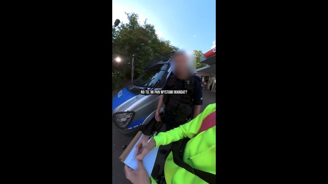 Youtuber wlepił policjantowi mandat za złe parkowanie