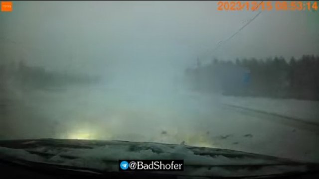 Samochód-widmo w Rosji. Tak się kończy szybka jazda w śnieżycy