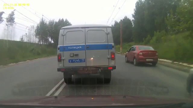 Ucieczka z policyjnego auta w Rosji