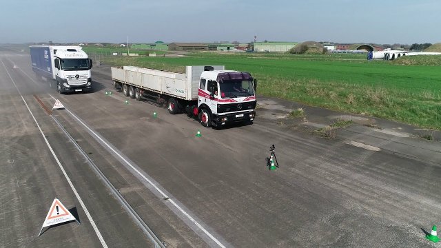 Test hamowania: Nowa ciężarówka vs. stara