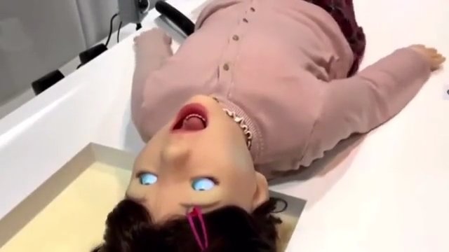 Wygląda jak zabawka z piekła... Robot szkoleniowy do stomatologii dziecięcej w Japonii