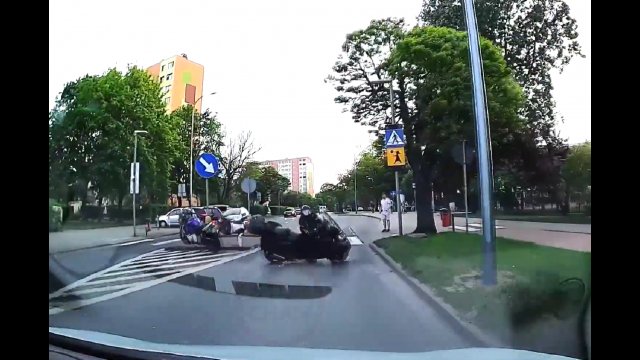 Kolizja motocyklistów w Koninie [WIDEO]