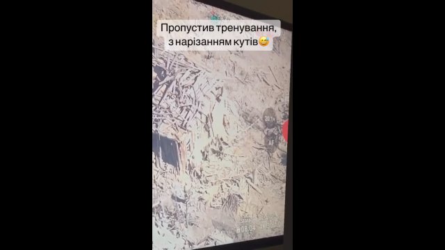 Rosyjski żołnierz zostaje zastrzelony, po wychyleniu zza rogu [WIDEO]