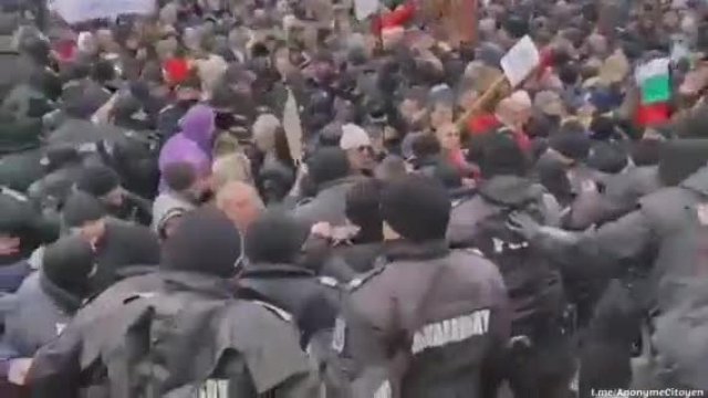 Bułgaria. Szturm na parlament, są ranni i zatrzymani