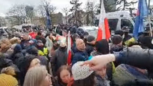 [NA ŻYWO] Wielka demonstracja w Warszawie przeciwko obostrzeniom