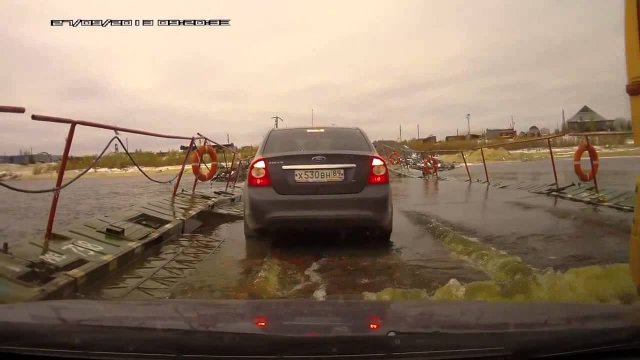 Ruski jedzie przez most