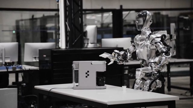 Robot humanoidalny po 10h obserwowania nauczył się robić kawę.