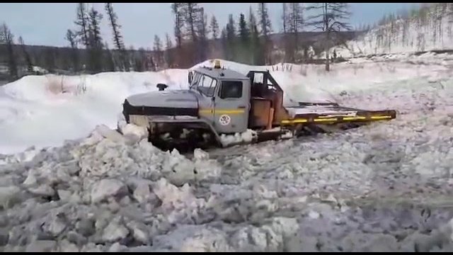 Off-road URAL 6x6 - Radziecki lodołamacz na kołach
