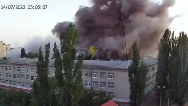 Szkoła w Mikołajowie na Ukrainie trafiona rosyjskimi rakietami