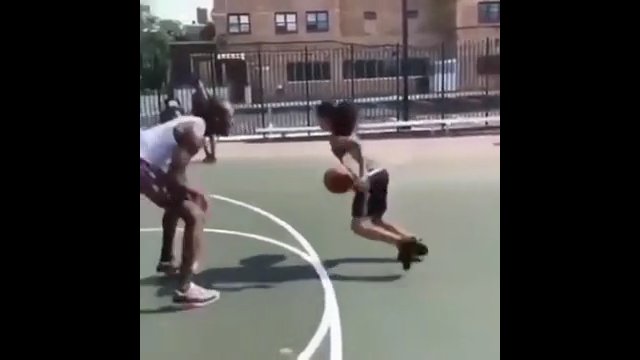 Nastolatka ośmieszyła cwanego koszykarza w pojedynku 1 na 1 [WIDEO]