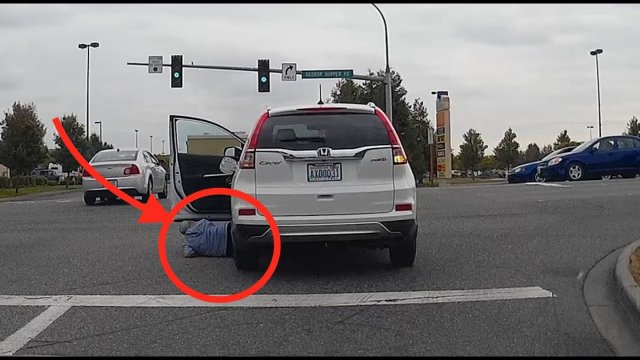 Kobieta została przejechana przez własny samochód na skrzyżowaniu...