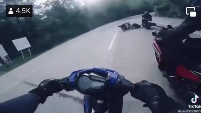 Wyścig motorów na drodze publicznej