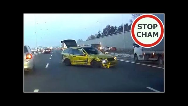 Wypadek złotego Mercedesa na S2. Wszyscy z samochodu uciekli!