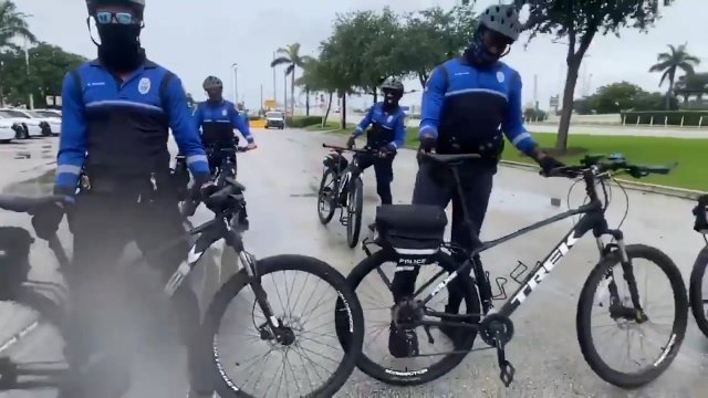 Policyjny oddział szybkiego reagowania na rowerach