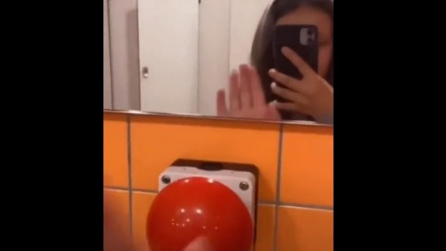 Niema osoba wybrała się do holenderskiej toalety i się trochę zdziwiła