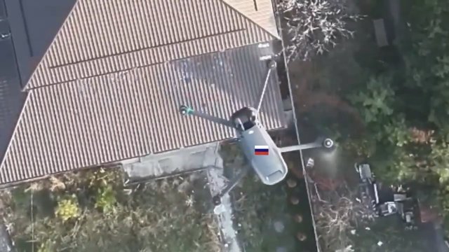 Podniebna walka dronów Ukraińców i Rosjan. Jeden z nich runął na ziemię
