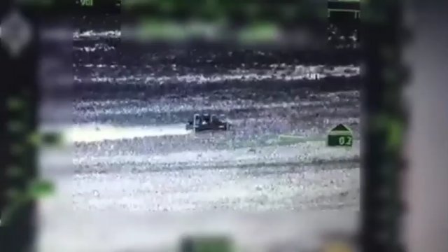Rosyjski śmigłowiec Ka-52 wystrzelił ppk w poruszający się pojazd