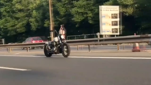 Prawdziwy ghost rider na autostradzie we Francji [WIDEO]