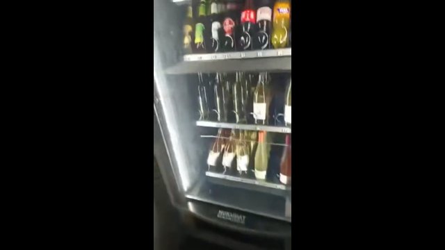 Kupowanie piwa z automatu. Idealne rozwiązanie dla chcących ograniczyć alkohol