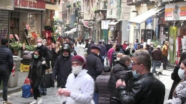 W Neapolu tłumy wyszły na ulicę!