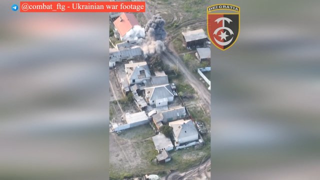 Ukraińska 30. brygada zmechanizowana wykonuje celny ostrzał artyleryjski