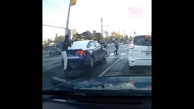 Kanadyjscy kierowcy są wyjątkowo pomocni