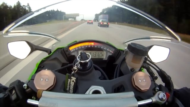 Jechał motocyklem 300km/h. Nie spodziewał się, że mimo to zostanie wyprzedzony