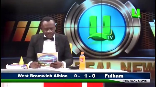 Prezenter sportowy z Ghany czyta wyniki meczów ligi angielskiej