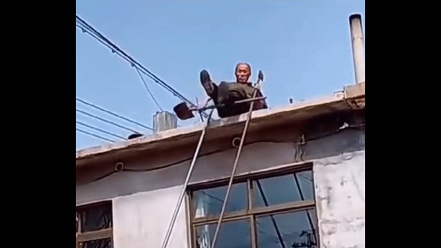 Oto co możesz zrobić, aby zejść z dachu, gdy nie masz drabiny