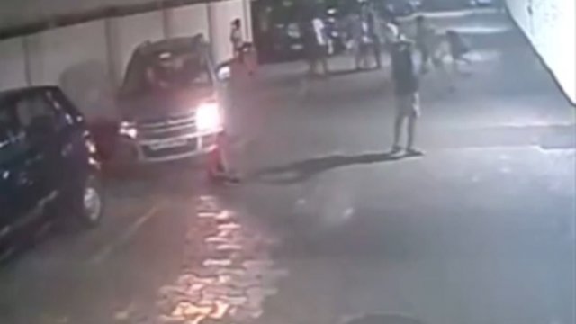 Dzieciak wiązał buty na ulicy, przez co kierowca go nie zauważył