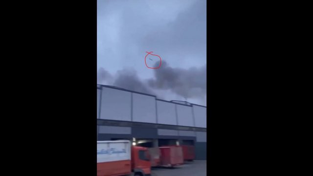 Rakieta spadająca na lotnisko w Iwano-Frankowsku na Ukrainie