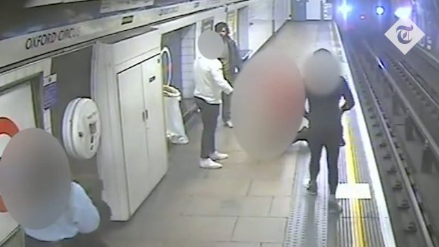 Śniady migrant wrzucił Polaka na tory londyńskiego metra [WIDEO]