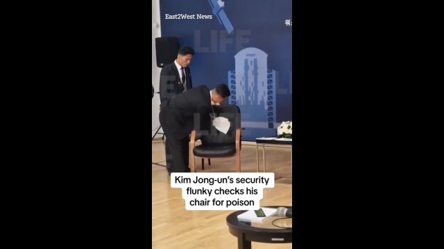 Ochroniarz starannie sprawdzał krzesło Kim Dzong Una przed jego spotkaniem z Putinem