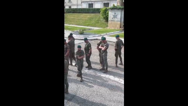 Ukraińscy żołnierze zakończyli szkolenie. Hiszpańscy koledzy żegnali ich z łzami w oczach