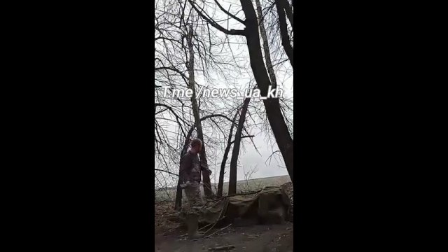 Rosyjski żołnierz prawie zabija się granatem