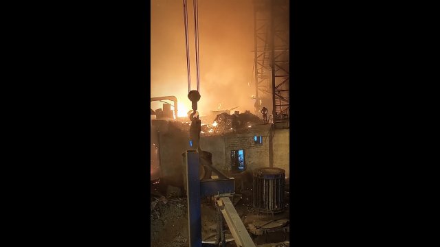 Wybuch pieca w fabryce stali w Indiach.. Ludzie płonęli jak żywe pochodnie [WIDEO]