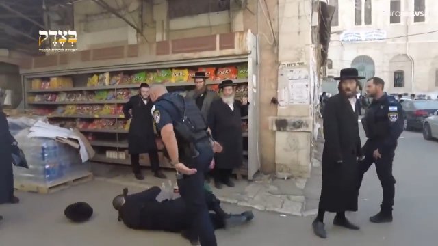 Izraelska policja atakuje Żydów solidaryzujących się z Palestyńczykami [WIDEO]