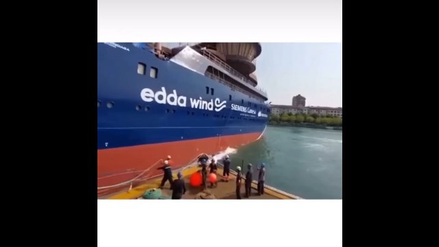 Niebezpieczny wypadek podczas wodowania statku