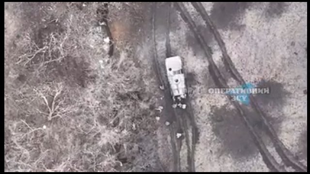 Grupa rosyjskich żołnierzy uderzona zrzucanym z drona granatem F-1