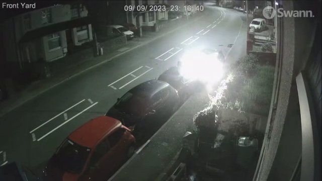 Pijany kierowca staranował zaparkowane przy ulicy samochody [WIDEO]