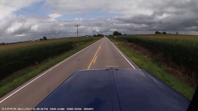 Kierowca ciężarówki przegapia znak STOP co kończy się niezłym wypadkiem