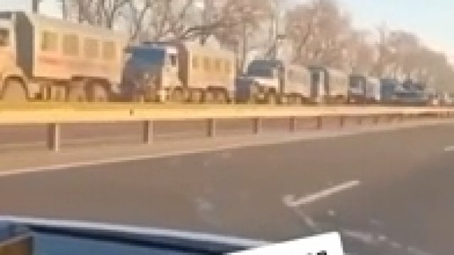 Długi rosyjski konwój przy Charków (wideo sprzed 2 dni)