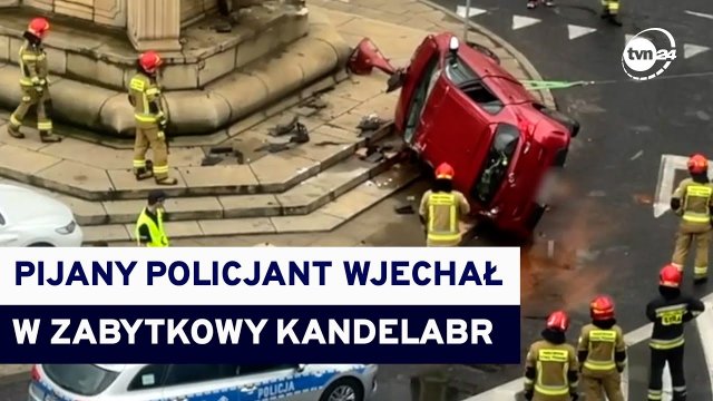 Policjant warszawskiej drogówki wjechał w zabytkowy kandelabr