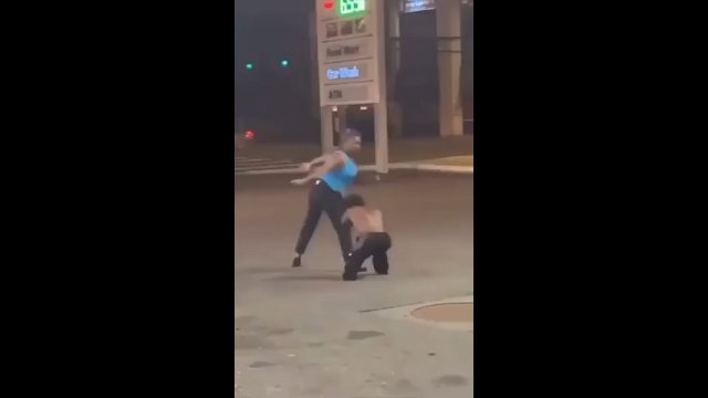 Karzeł wywołał bójkę na stacji. Został znokautowany przez kobietę!