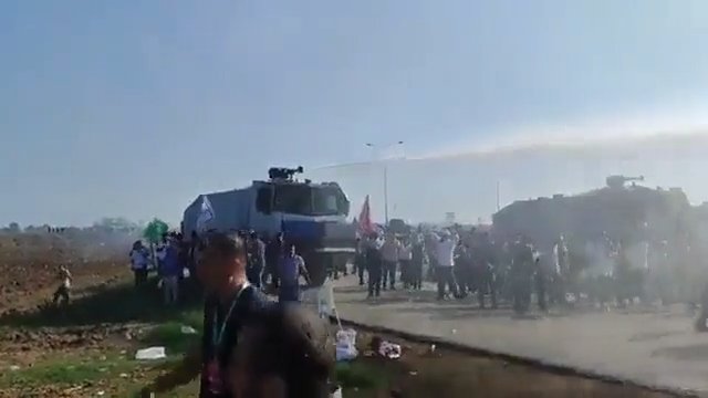Turecka policja rozproszyła propalestyńskich demonstrantów gazem i armatkami wodnymi [WIDEO]