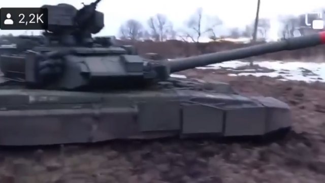 W pobliżu Sumy okupanci rosyjscy porzucili "2S1 Goździk" czołg na środku pola i uciekli.