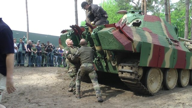 Polacy odpalają Stuga III i Panthere