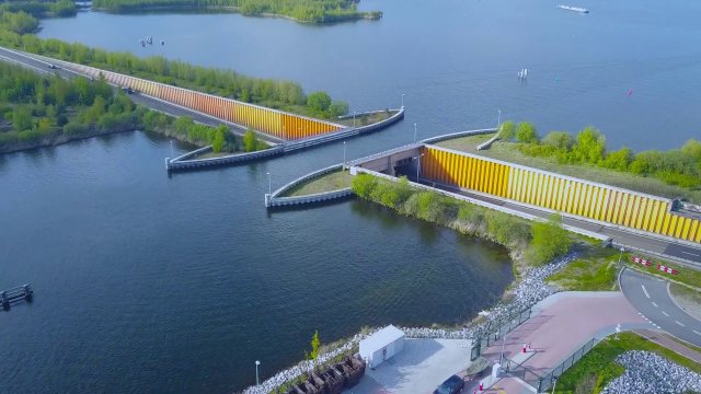 Intrygujący most w Holandii...